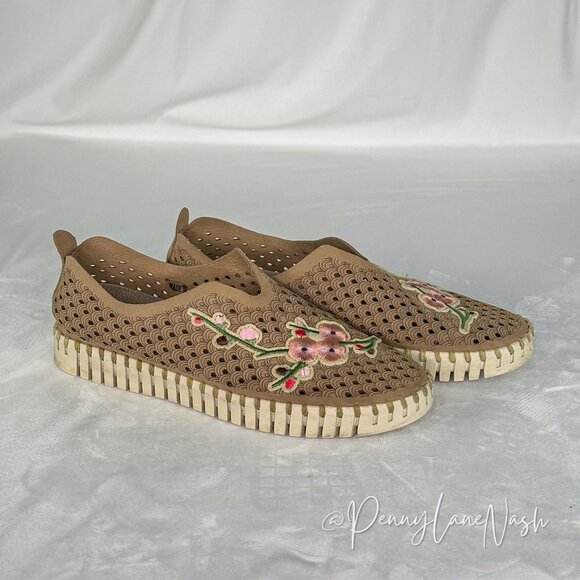 Ilse Jacobsen Shoes - Ilse Jacobsen Perforated Tulip Slip-On Shoes Floral Appliqué EU 41 US 10.5-11